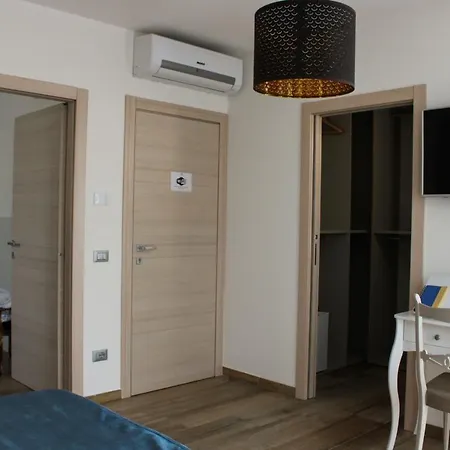 Oda ve Kahvaltı Peler 3*