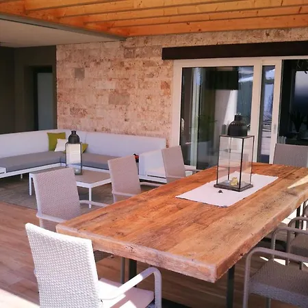 Peler Bed and Breakfast Λατζίζε