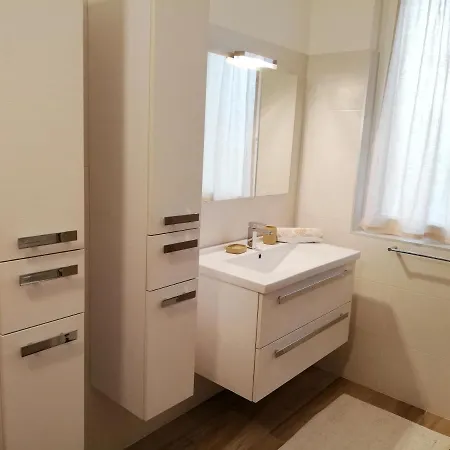 Bed and breakfast Peler 3*